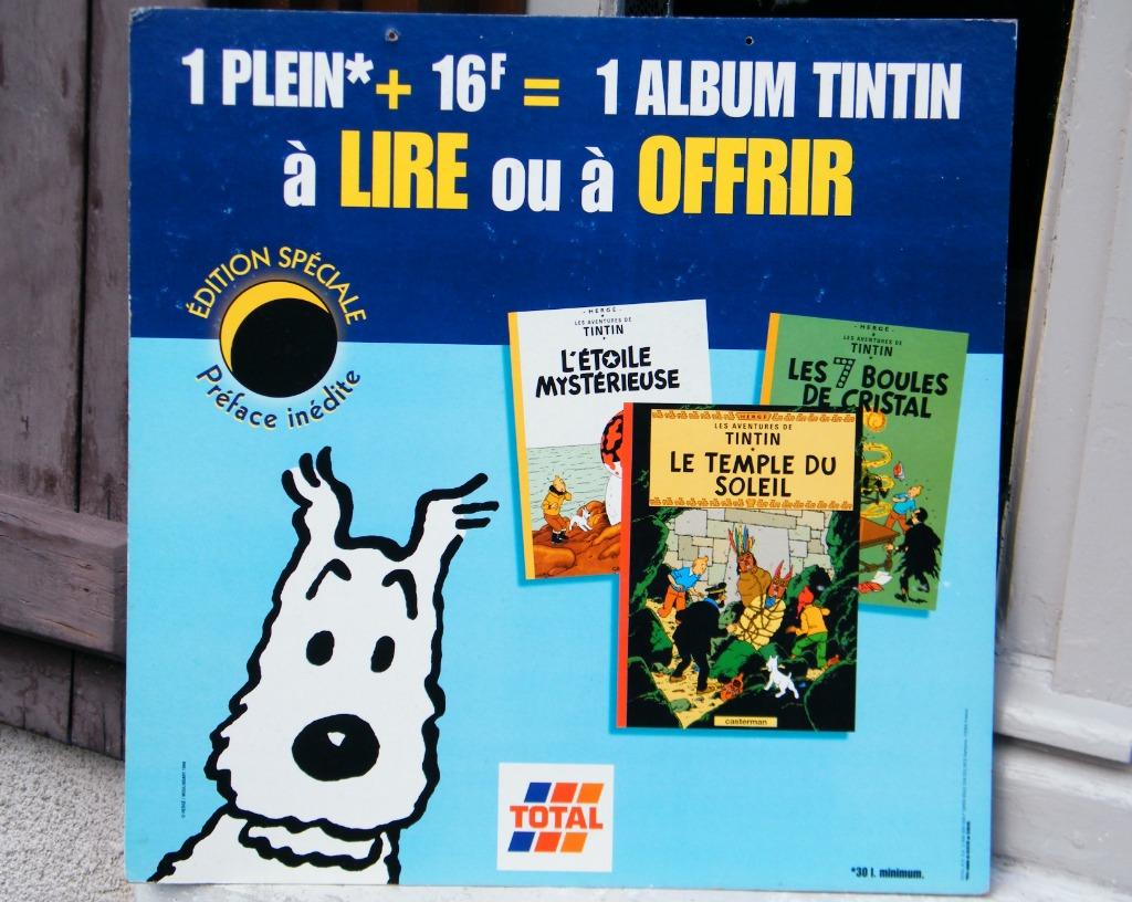 MILOU met TOTAL Reclamebord 1999 (POS KUIFJE), Boeken, Stripverhalen, Gelezen, Ophalen of Verzenden