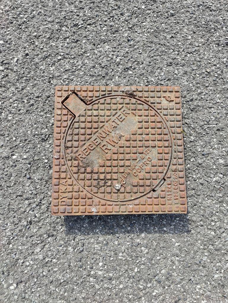 Putdeksel in gietijzer regenwater, Doe-het-zelf en Bouw, Buizen en Afvoer, Ophalen of Verzenden, Gebruikt