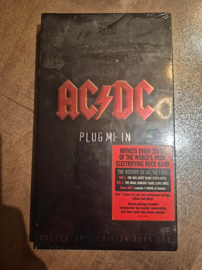 Acdc - Plug Me In (3 dvd deluxe box + extra gadgets) sealed, Cd's en Dvd's, Dvd's | Muziek en Concerten, Ophalen of Verzenden