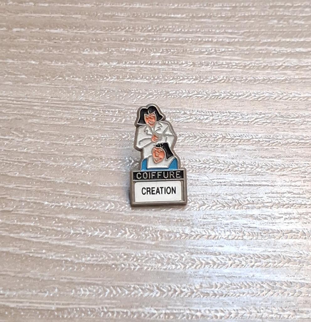 PIN - COIFFURE CREATION - COIFFEUR - KAPPER, Envoi, Utilisé, Autres sujets/thèmes, Insigne ou Pin's