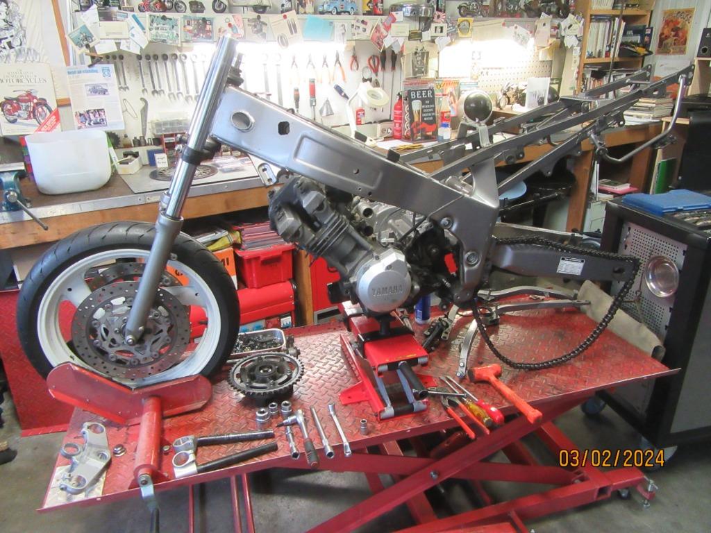 Op zoek naar Yamaha FZR600 - FZR 600 Genesis '91 delen?, Motos, Enlèvement ou Envoi, Utilisé
