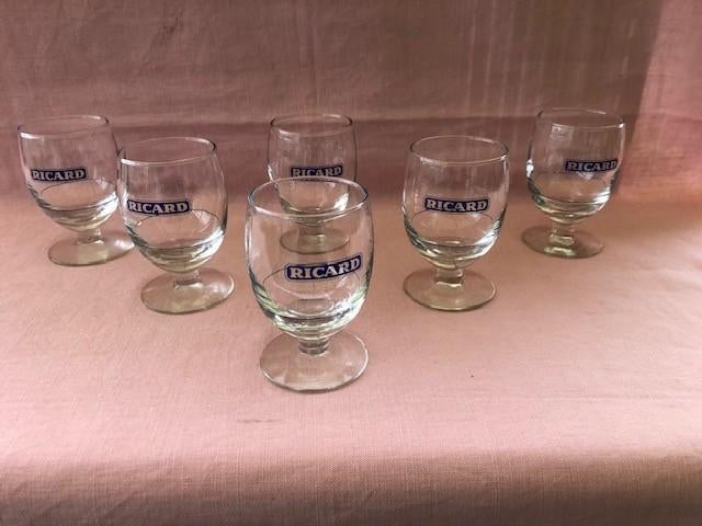 4 grands ballons en verre Ricard bleus en rectangle. Vieux., Enlèvement ou Envoi, Comme neuf, Ustensile