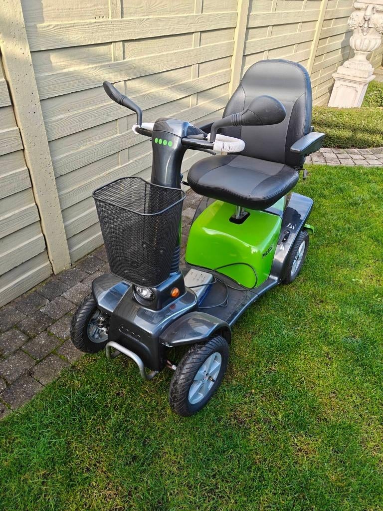 Scootmobiel L&M Mezzo, nieuwe batterijen en slechts 700 km.., Ophalen, Life and Mobility, Zo goed als nieuw, 36 t/m 45 km