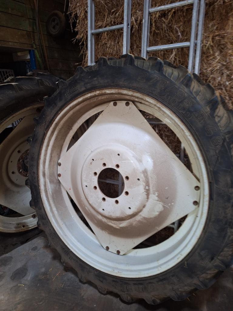 Roues étroite de pulvé. 270/95R48 taurus, Articles professionnels, Enlèvement, Taurus, ., .