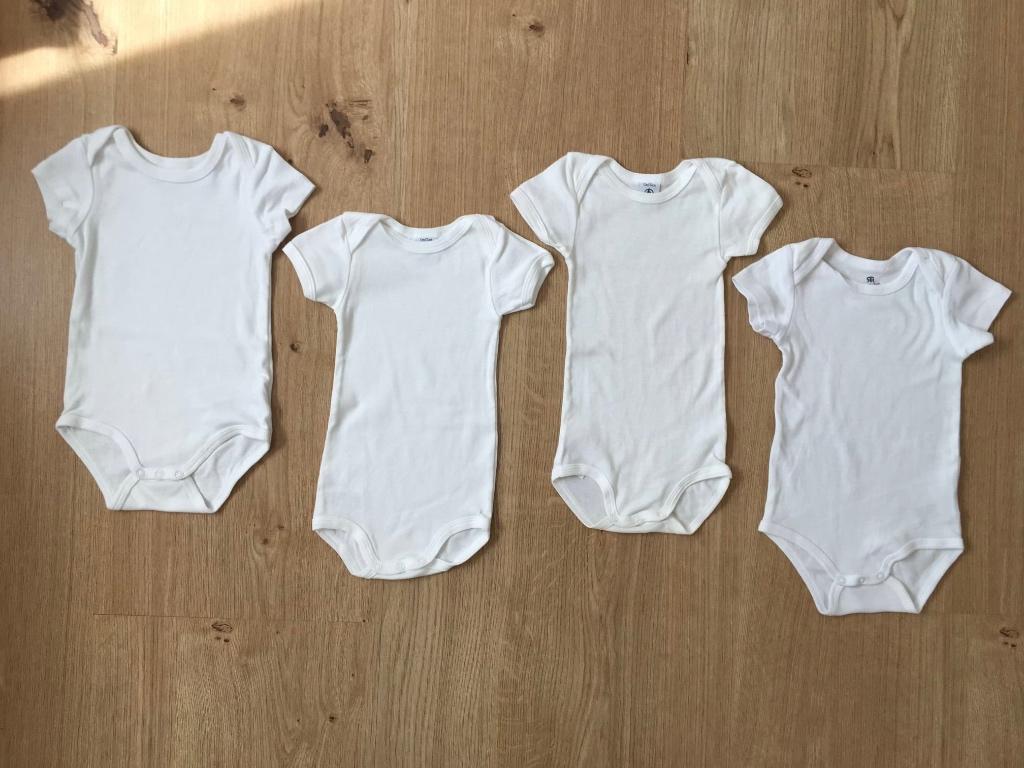 PETIT BATEAU en REDOUTE, 4 witte rompers / body's KM 74 cm, Kinderen en Baby's, Babykleding | Maat 74, Zo goed als nieuw, Jongetje of Meisje