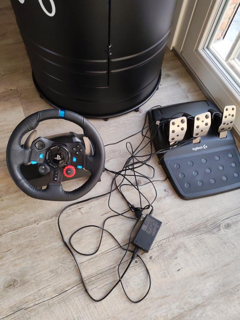 Gaming stuur aan pedalen van Logitech, Ophalen