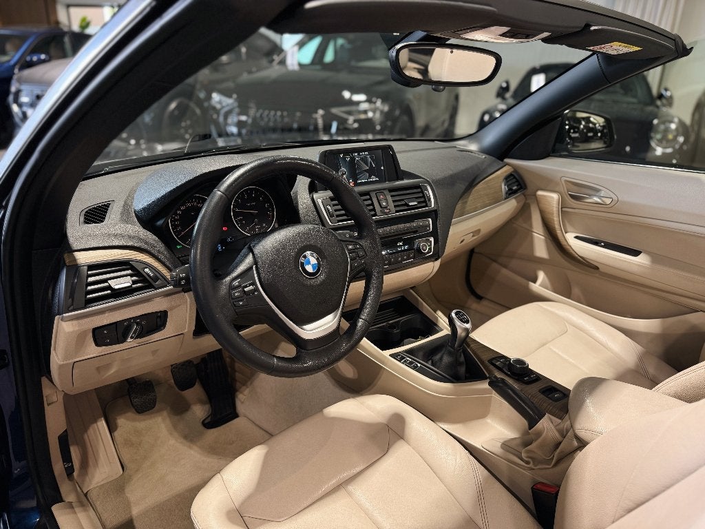 BMW 220i Cabriolet ‘Luxury Line’ - Garantie, Achterwielaandrijving, Blauw, Bedrijf, Handgeschakeld