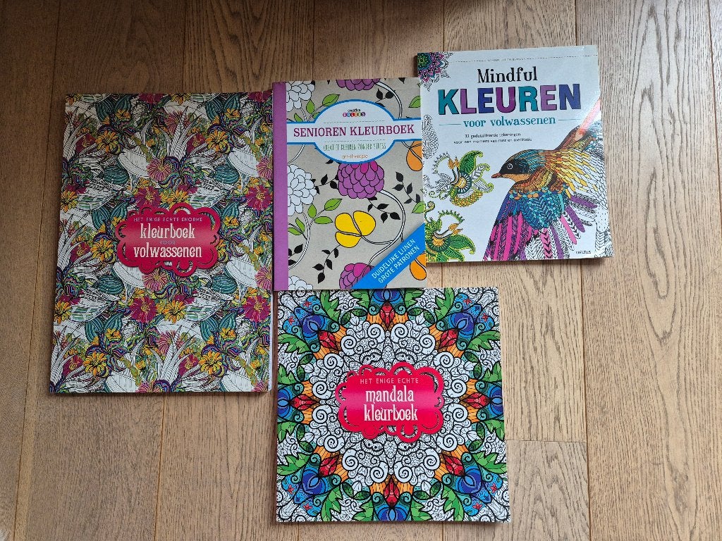 4 kleurboeken voor volwassenen, Ophalen, Zo goed als nieuw, Boek of Gids