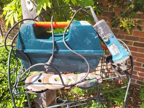 Makita Haakse Slijper 9527NB (750W) + Koffer & Slijpschijven, Doe-het-zelf en Bouw, Ophalen