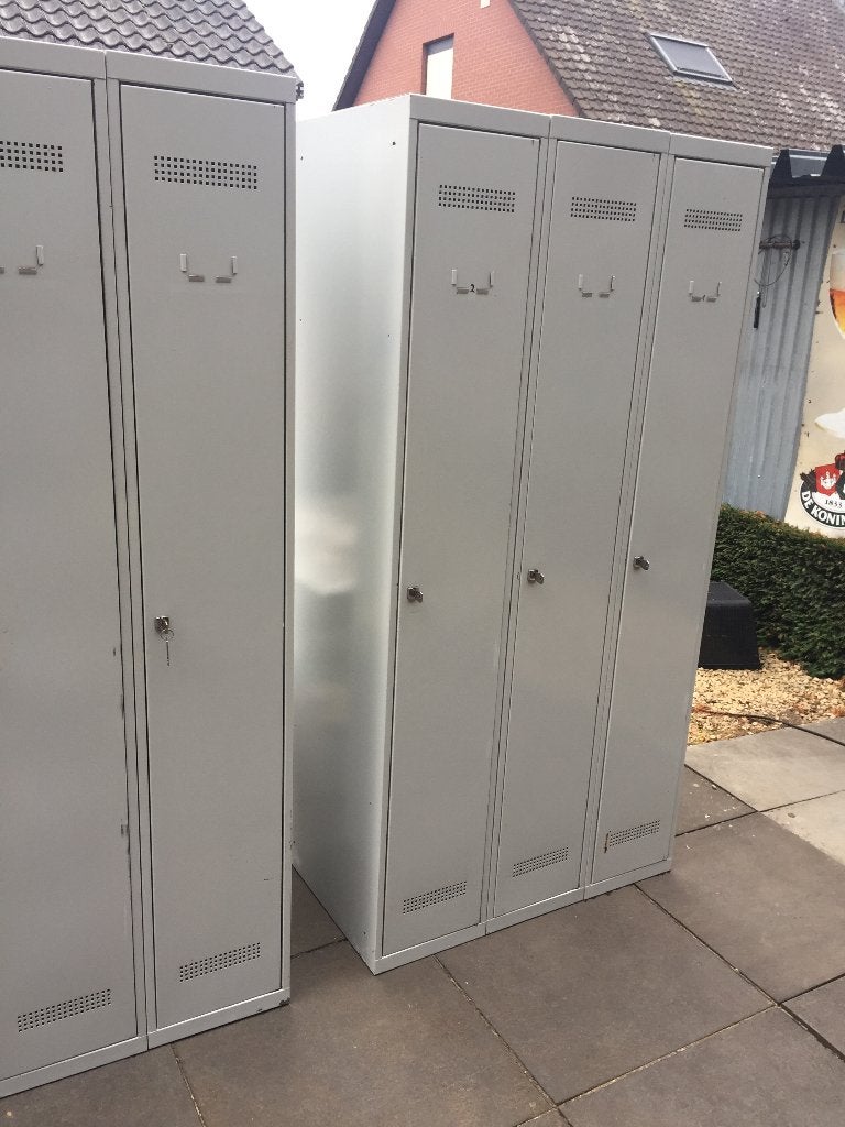 Degelijke 3 - deurs lockers / lockerkasten / kledingkasten, Ophalen, Gebruikt