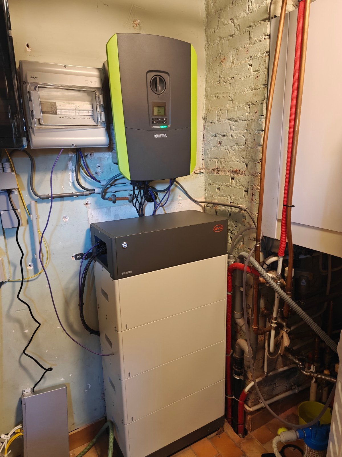 BYD premium thuisbatterij 10.2kwh + omvormer en benodigde, Doe-het-zelf en Bouw, Ophalen
