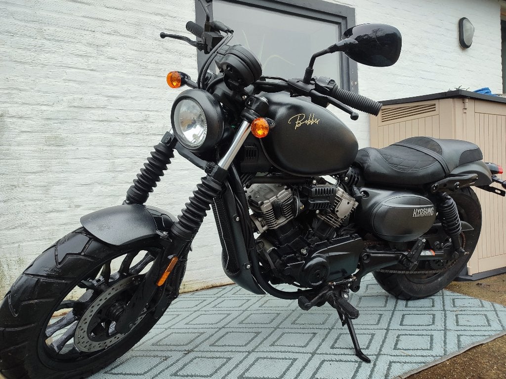 Mooie zwarte Hyosong bobber 125cc, Occasion, Permis Moto A1 minimum, 2 cylindres, Particulier
