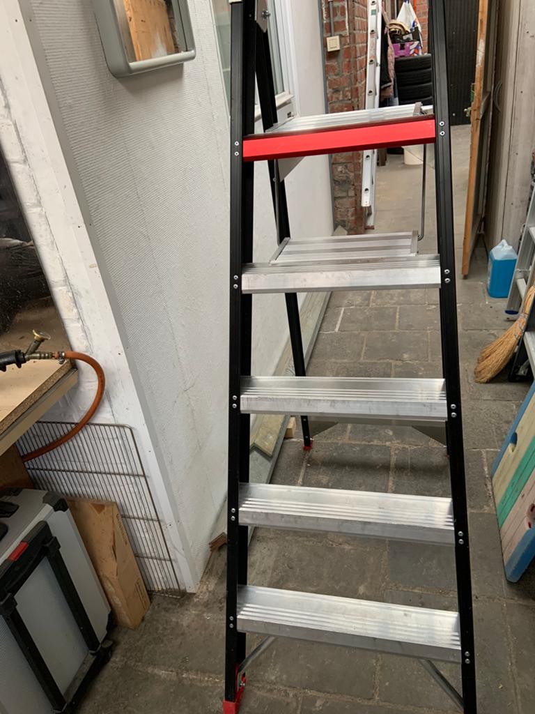 Altrex trapladder 5 treden, Ophalen, Zo goed als nieuw