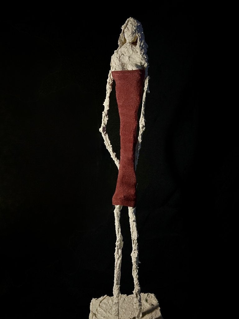 Originele sculptuur en handgemaakte kleding, Textiel, Beeld, Ophalen of Verzenden, Rood
