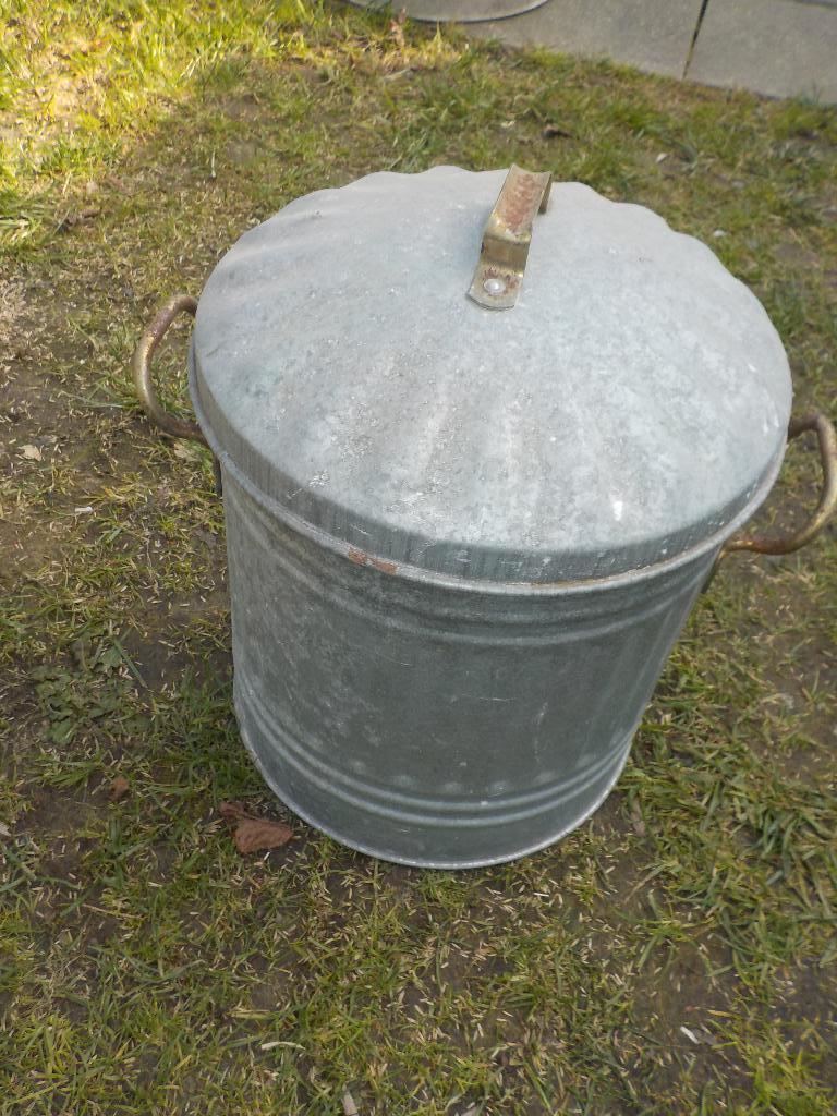 Zinken pot met deksel, Ophalen
