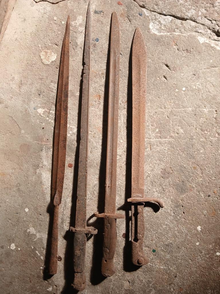 Lot de 4 baïonnettes, Collections, Enlèvement