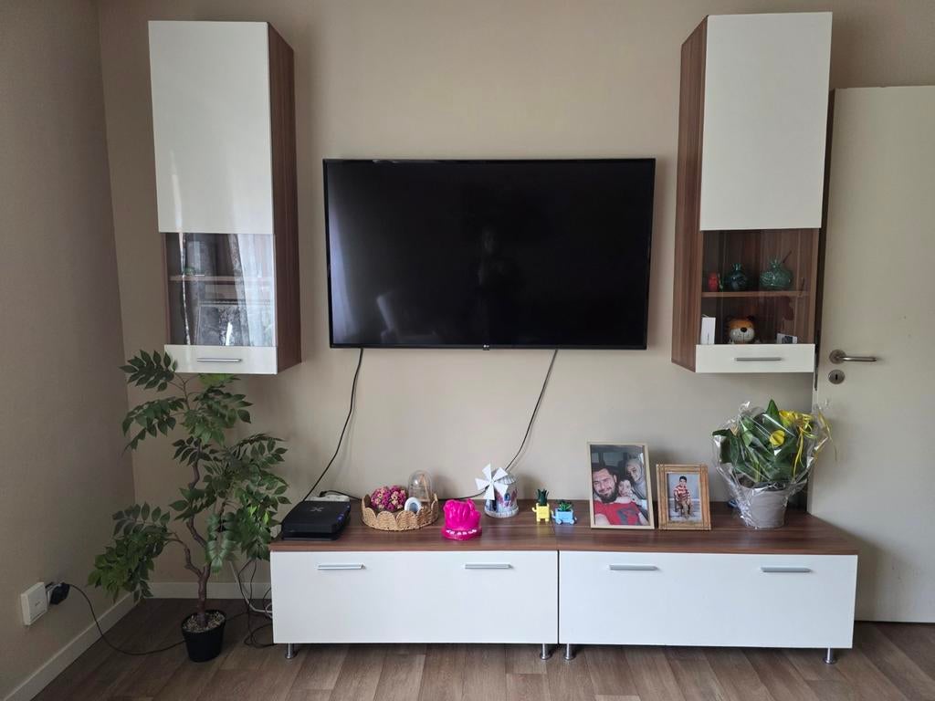 LG tv 55 inch + kast met 4 ophangbare vitrine kasten te koop, Enlèvement