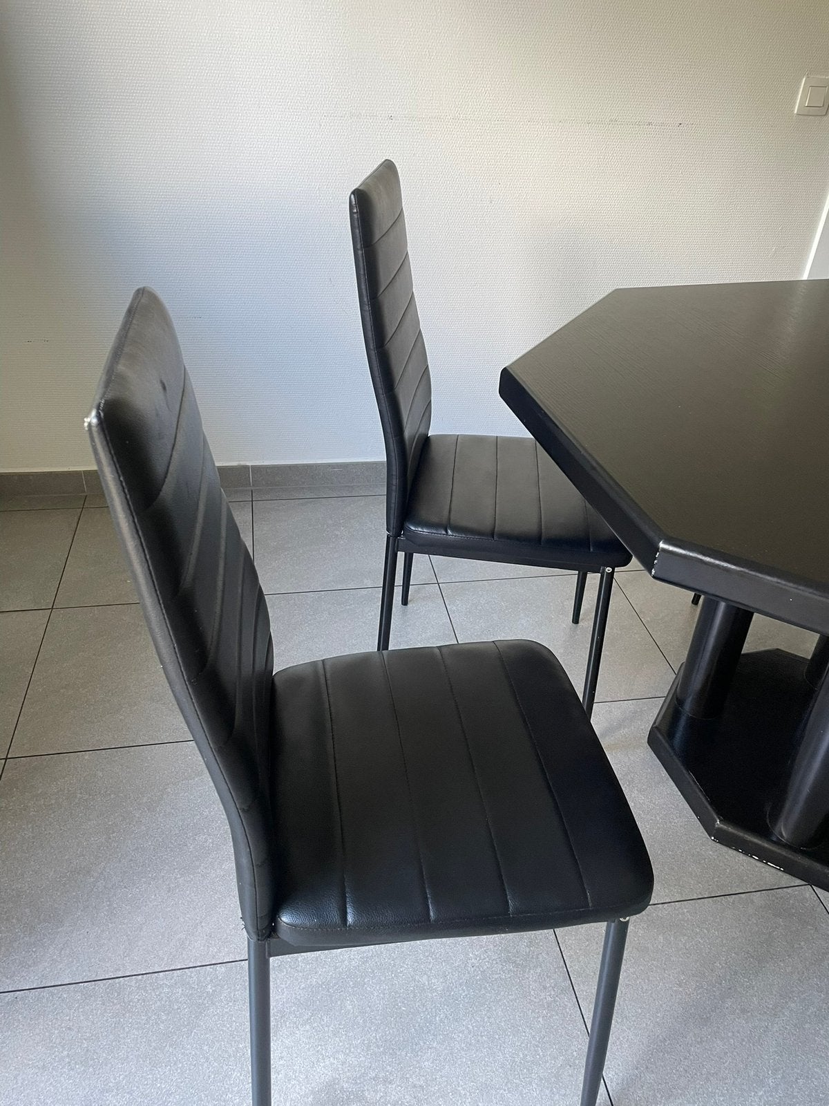 Mooie tafel + stoelen, Huis en Inrichting, Ophalen, Zo goed als nieuw