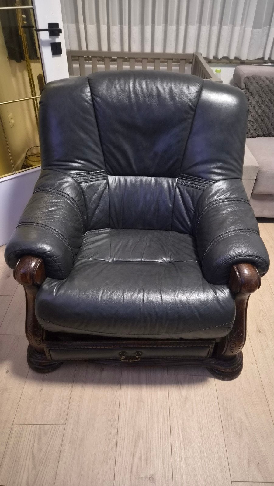Klassieke zwarte leren fauteuil met robuust houten frame (Vi, Ophalen, Leer