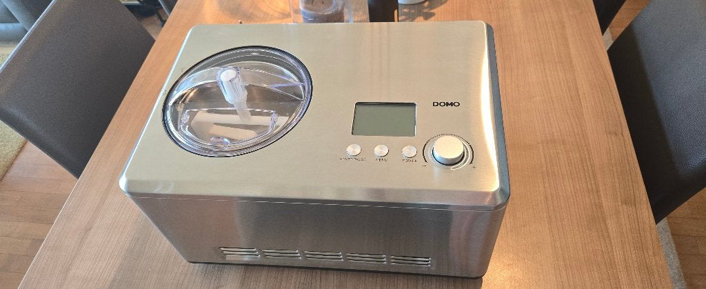 Roomijsmachine • Merk: Domo • Inhoud: 2 L, Elektronische apparatuur, IJsmachines, Ophalen, Zo goed als nieuw, Zelfvriezend