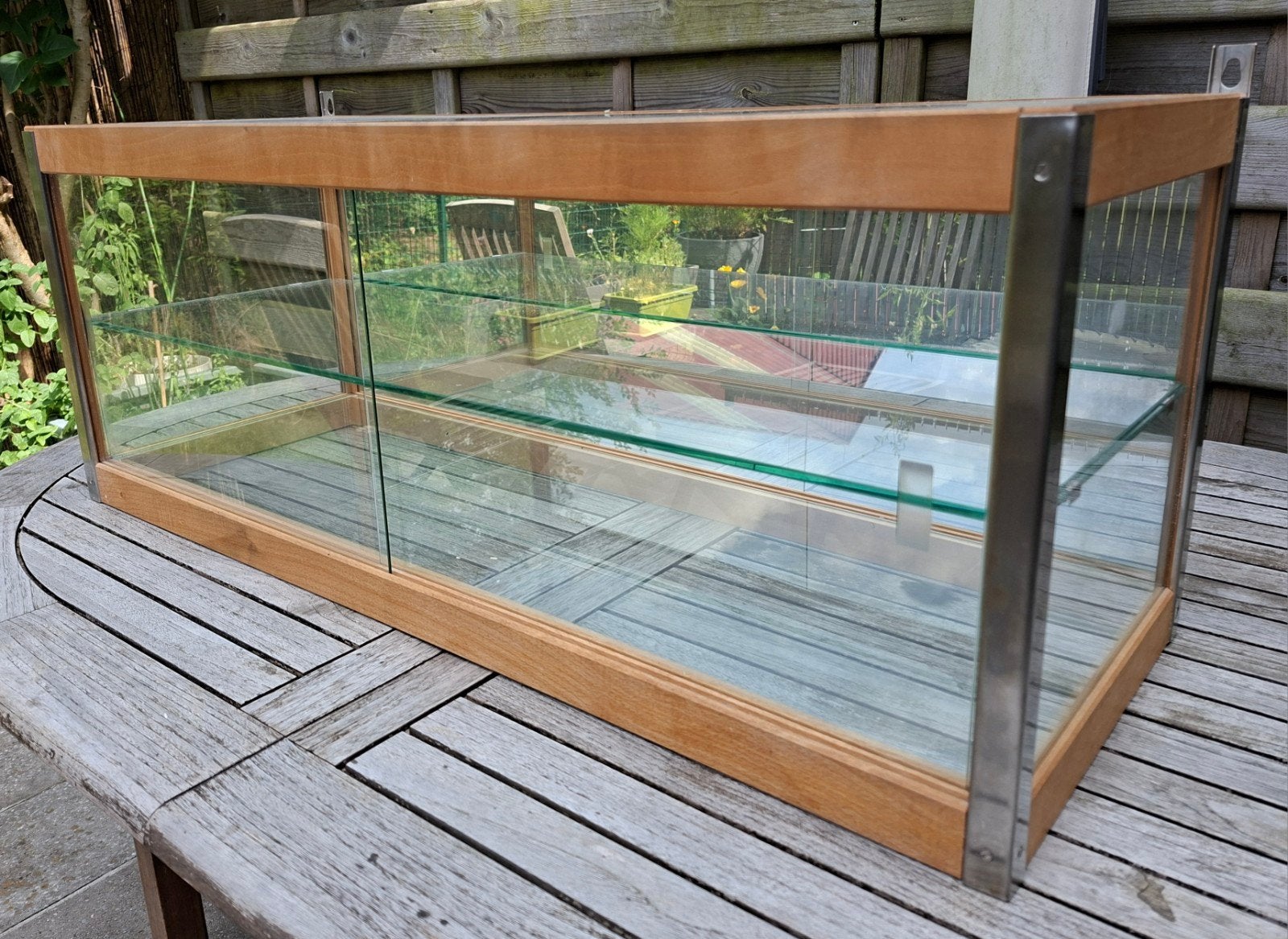 Vitrine Kew-Lox à suspendre, Enlèvement
