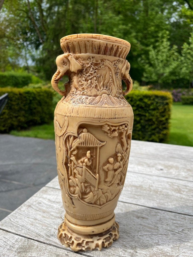 Statige Resin Vaas met Olifantenhandvaten (29 cm), Ophalen of Verzenden