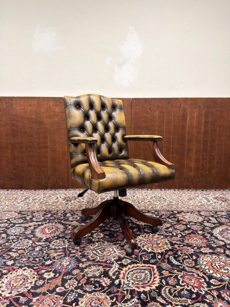 NIEUW! Klassiek Engels Chesterfield Bureaustoel, Antiquités & Art, Antiquités | Bureau & Affaires, Enlèvement