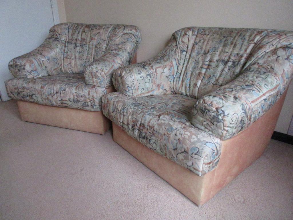 2 comfortabele fauteuils: Gratis - dringend weg door verhuis, Ophalen, Stof