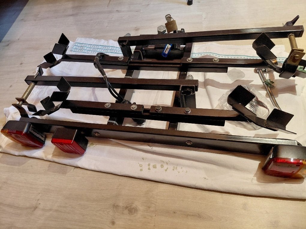 Porte-vélos (2 vélos), Support d'attelage, 2 vélos, Pneus larges, Enlèvement