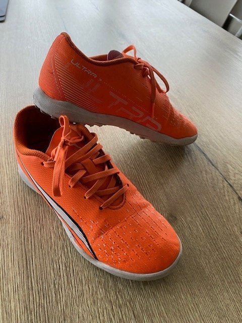 Zaalvoetbalschoenen Puma, Sport en Fitness, Voetbal, Ophalen, Gebruikt, Schoenen