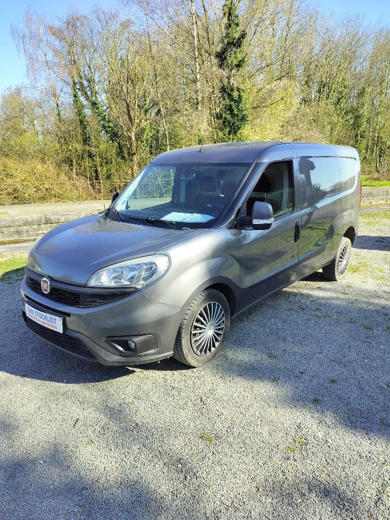 Fiat DOBLO, Autos, Camionnettes & Utilitaires, Entreprise, Achat, Fiat, Diesel, Euro 5, 5 portes, Boîte manuelle, Argent ou Gris