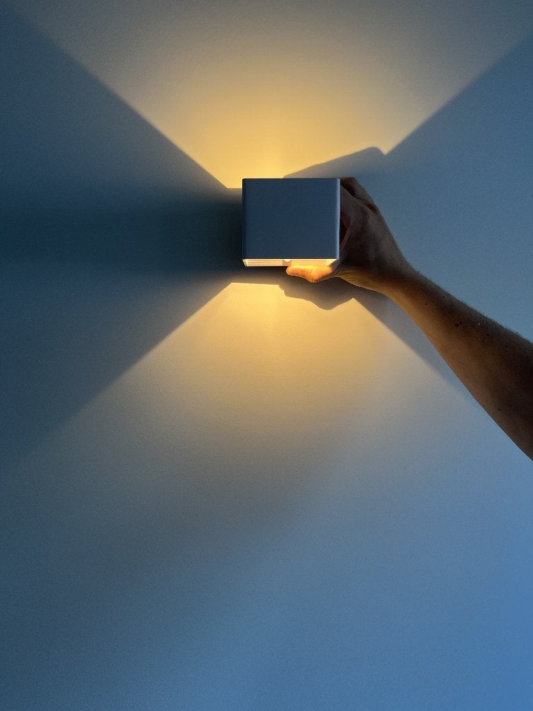 Oplaadbare led wandlamp met sensor 2700K warm wit licht, Maison & Meubles, Lampes | Appliques, Neuf, Blanc, Applique murale, Métal