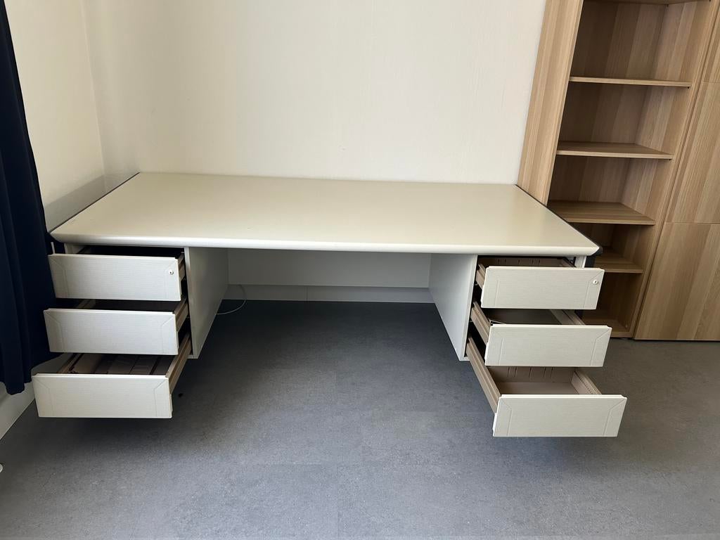 Stevige bureau van Bulo (2m x 1m), Ophalen, Gebruikt, Met lades, 100 cm