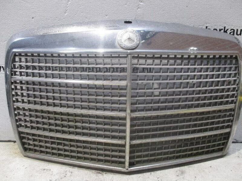 GRILLE Mercedes-Benz / 8 (W115) (01-1968/01-1977), Mercedes-Benz AG, Enlèvement ou Envoi, Utilisé, Dialog.mb@mercedes-benz.com