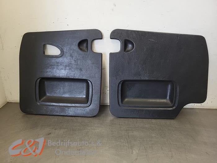 Revêtement portière arrière d'un Renault Trafic, Renault, -, 3 mois de garantie, Utilisé