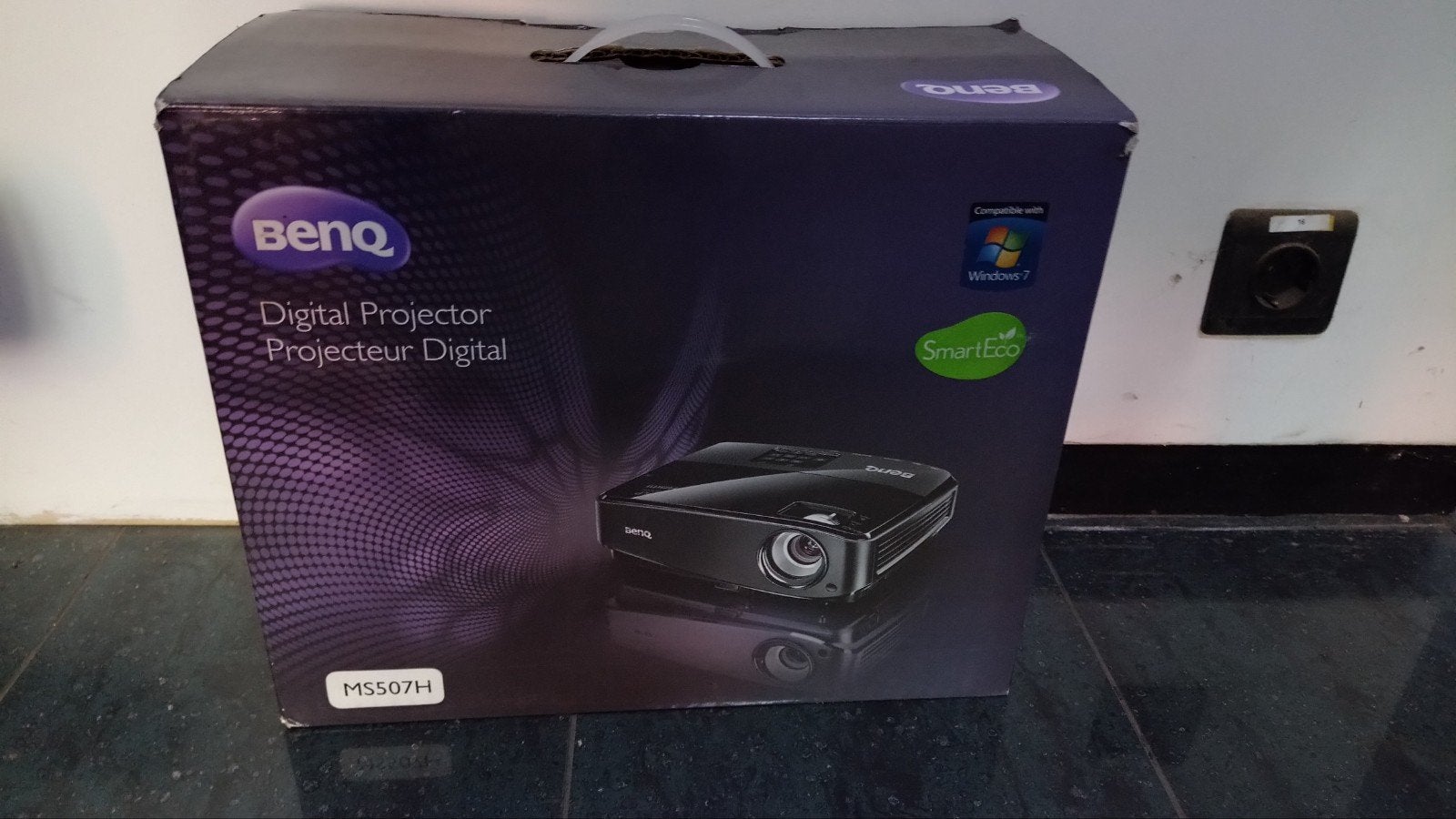 Ben Q projector, Audio, Tv en Foto, Ophalen, Elektrisch, Zo goed als nieuw