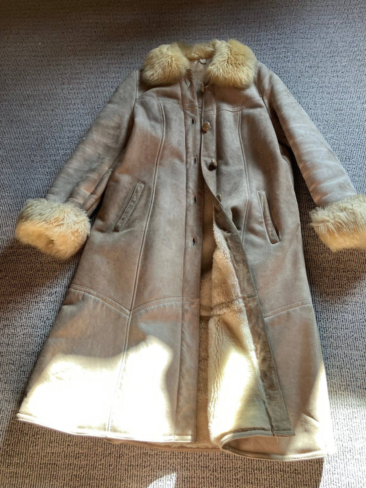 Damesjas schaapswol/daim maat 38 of M, Kleding | Dames, Ophalen, Zo goed als nieuw, Maat 38/40 (M), Beige