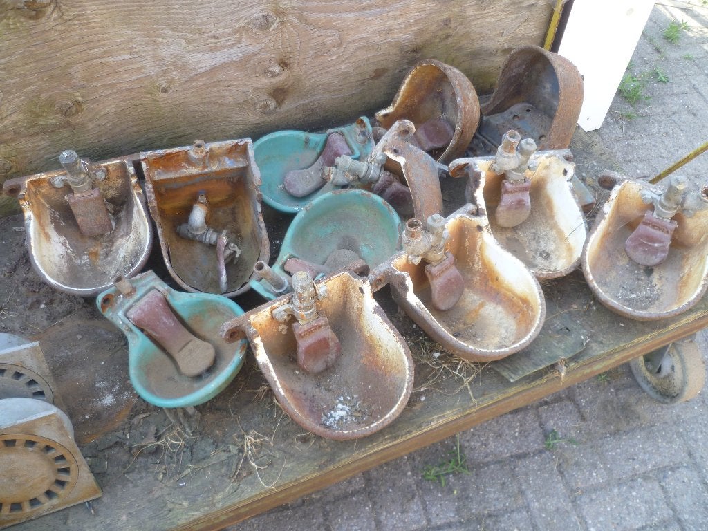 12 OUDE GIETIJZEREN DRINKBAKKEN, Ophalen