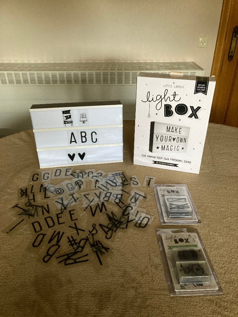 Lightbox-letterbak met licht met vele letters en symbolen, Enlèvement ou Envoi, Comme neuf, Décoration