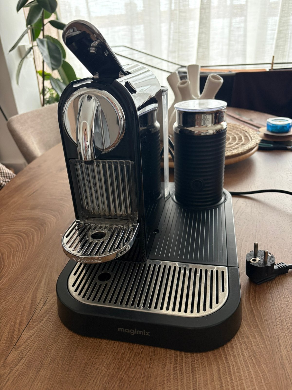Nespresso, Electroménager, Machine à espresso, Dosettes et capsules de café, Enlèvement, Utilisé