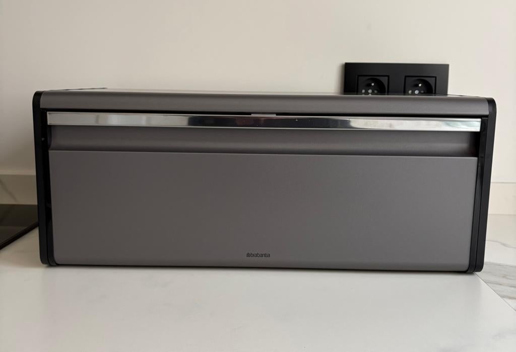 Brabantia broodtrommel met klepdeksel, Huis en Inrichting, Ophalen of Verzenden, Zo goed als nieuw, Metaal, Broodtrommel