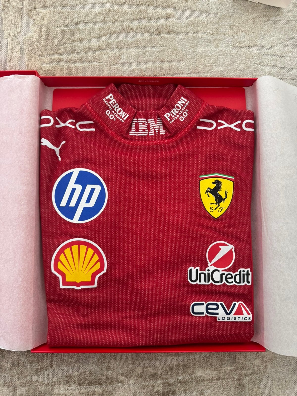 F1 Scuderia Ferrari Charles Leclerc Nomex 2026 Race Shirt, Collections, Enlèvement ou Envoi, Comme neuf