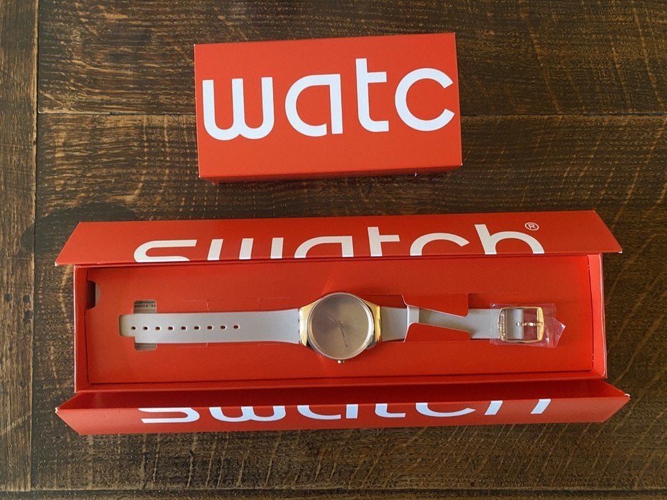 Swatch Skin Irony Skinrose horloge, Handtassen en Accessoires, Horloges | Dames, Kunststof, Polshorloge, Swatch, Nieuw