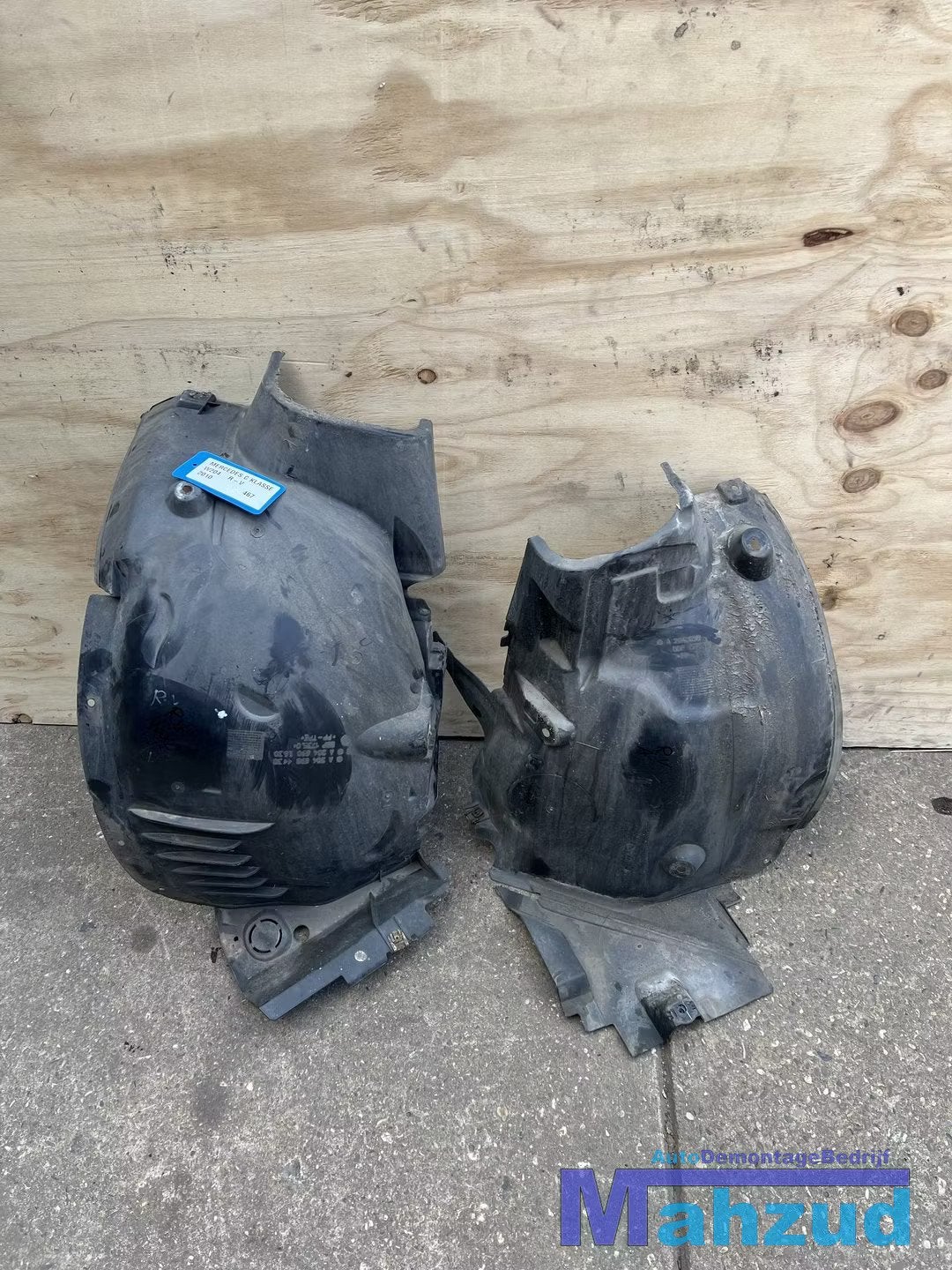 MERCEDES C W204 Rechts voor modderkuip 2007-2011, Gebruikt, Mercedes-Benz AG, Mercedes-Benz, Mercedesstrasse 120
70372  Stuttgart, DE