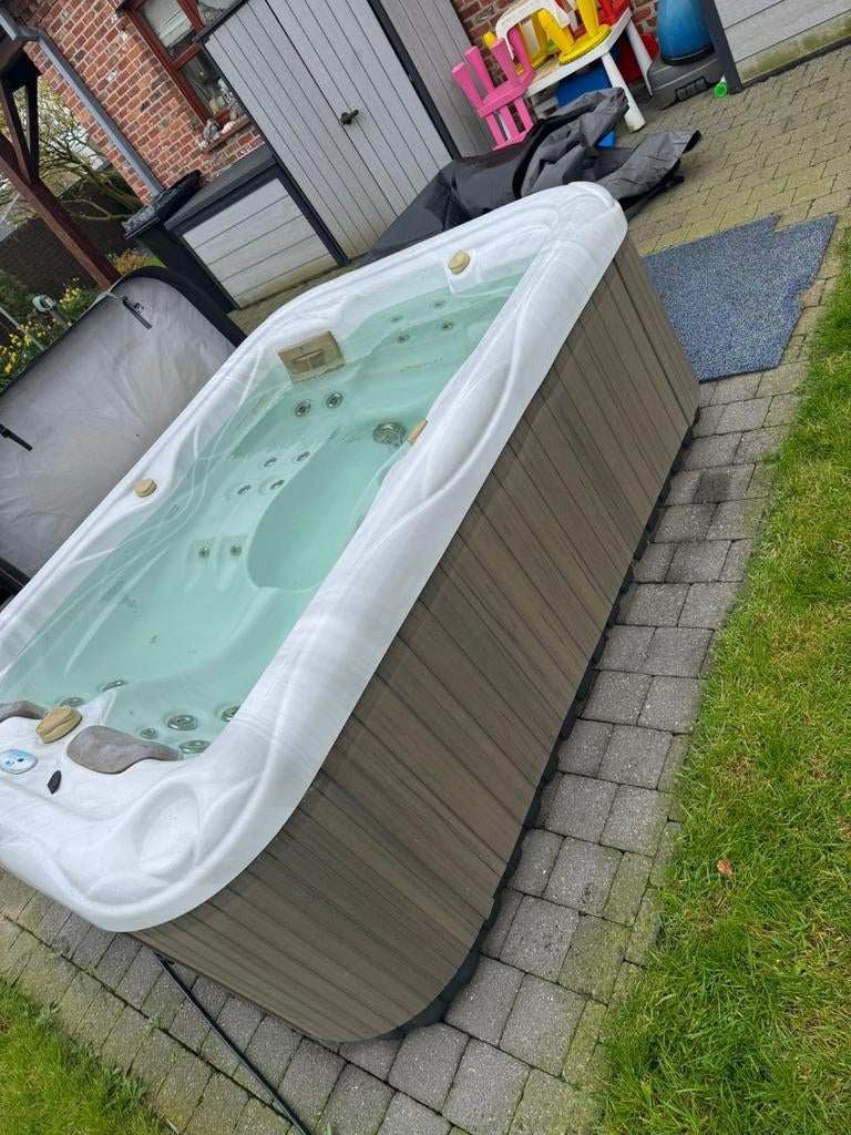 Jacuzzi  2dehands geleverd geplaatst, Ophalen of Verzenden