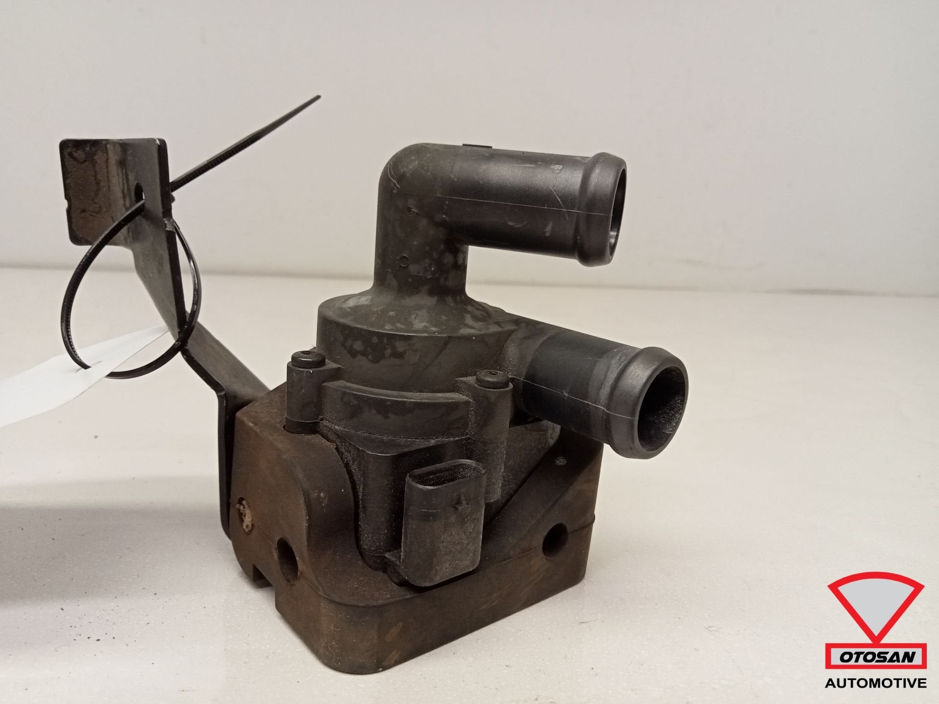 Pompe eau suppl mentaire BMW S rie 5, 6, 7 F10, F13, F01 641, Petuelring 130
80788  Munich, DE, Info@bmw.de, Utilisé, BMW