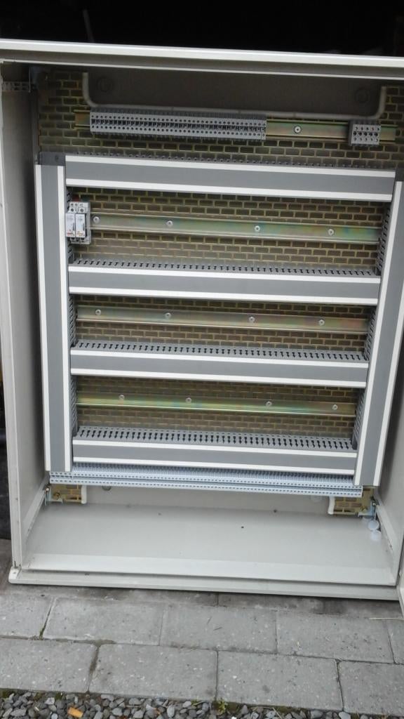 Zekering kast, Ophalen