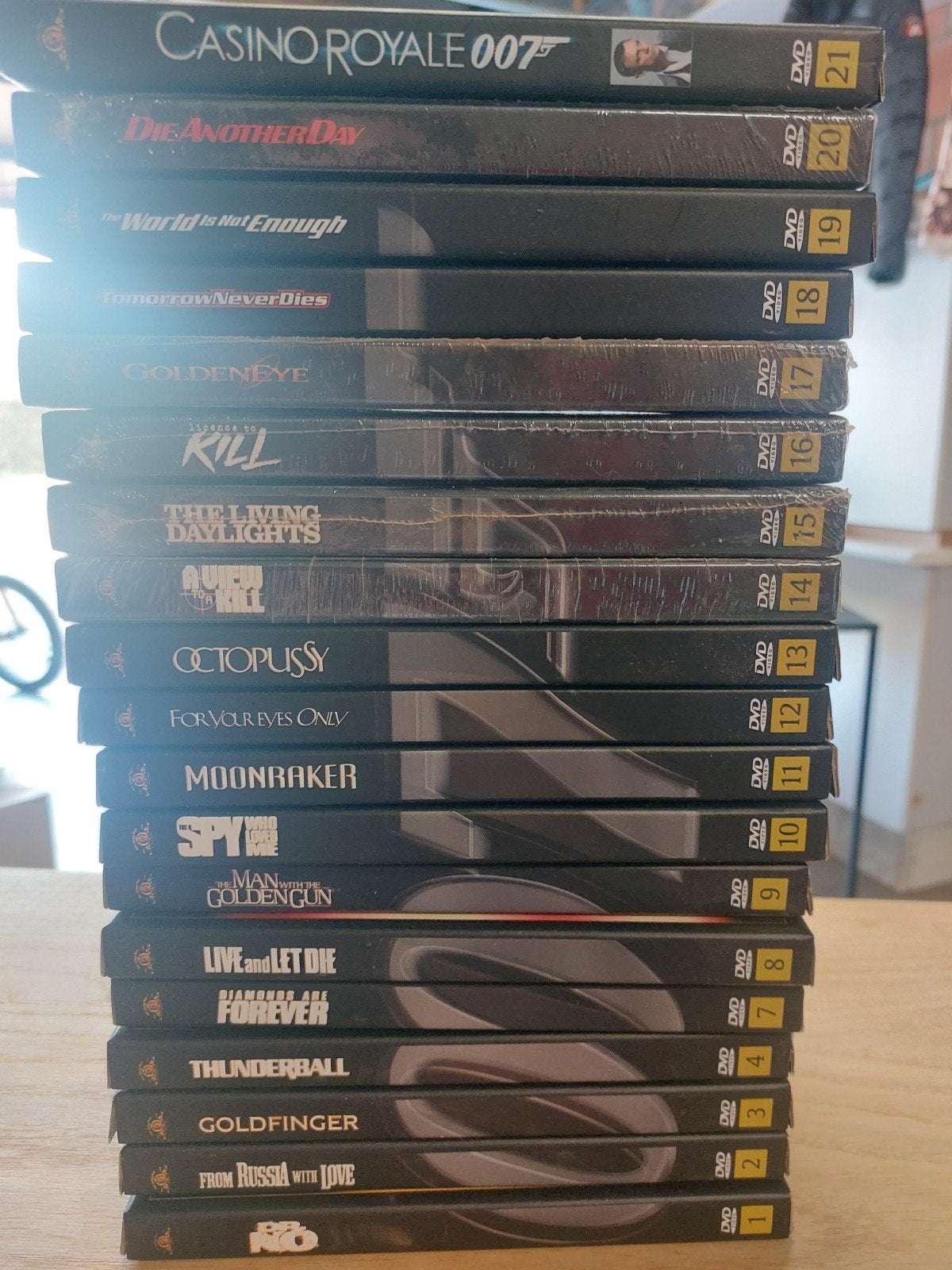 Coffret DVD James Bond, CD & DVD, Enlèvement