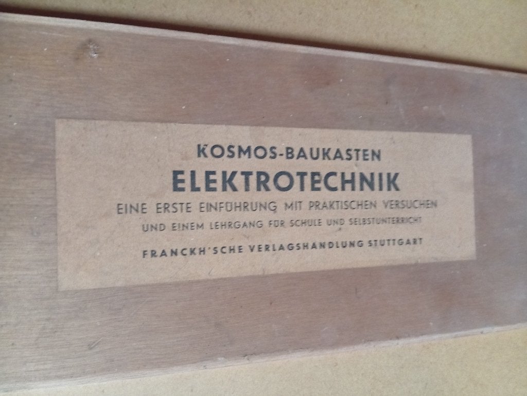boîte d'expérimentation Kosmos pour le génie électrique, Enlèvement