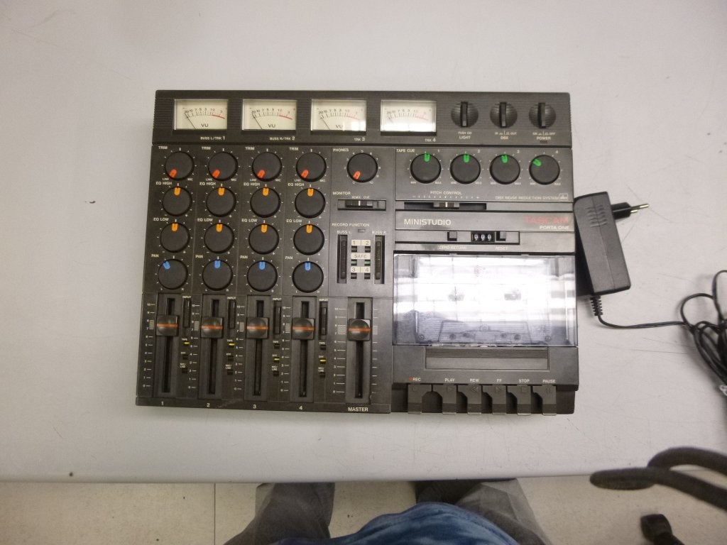 Tascam Porta One Ministudio, TV, Hi-fi & Vidéo, Appareils professionnels, Utilisé, Audio, Enlèvement